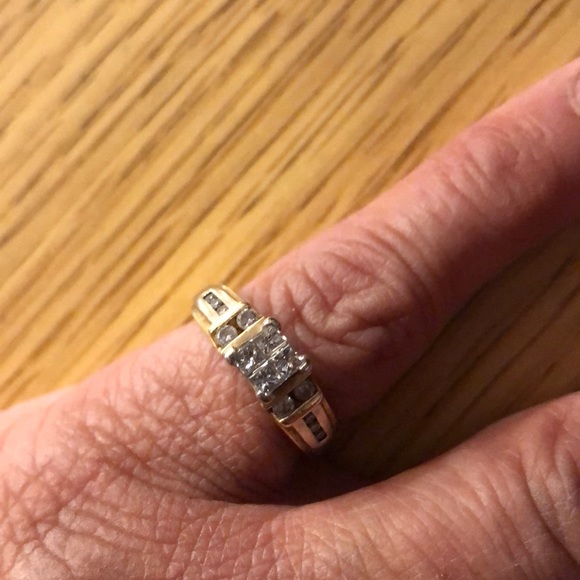 fred meyer jewlers Jewelry - Real diamond ring 💍  solid gold size 7